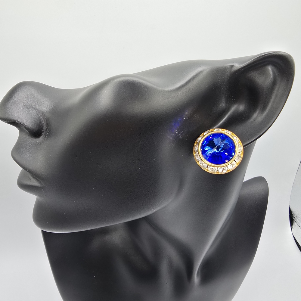 VTG Avon Sapphire Blue Rivoli Rhinestone Halo Gold Tone Stud Earrings 1980s